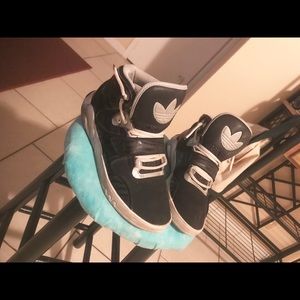 Size 7 1/2 high top. Used.